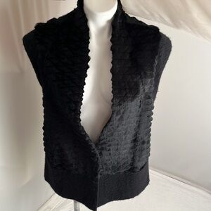 Mitchie’s black fur vest with front pockets M